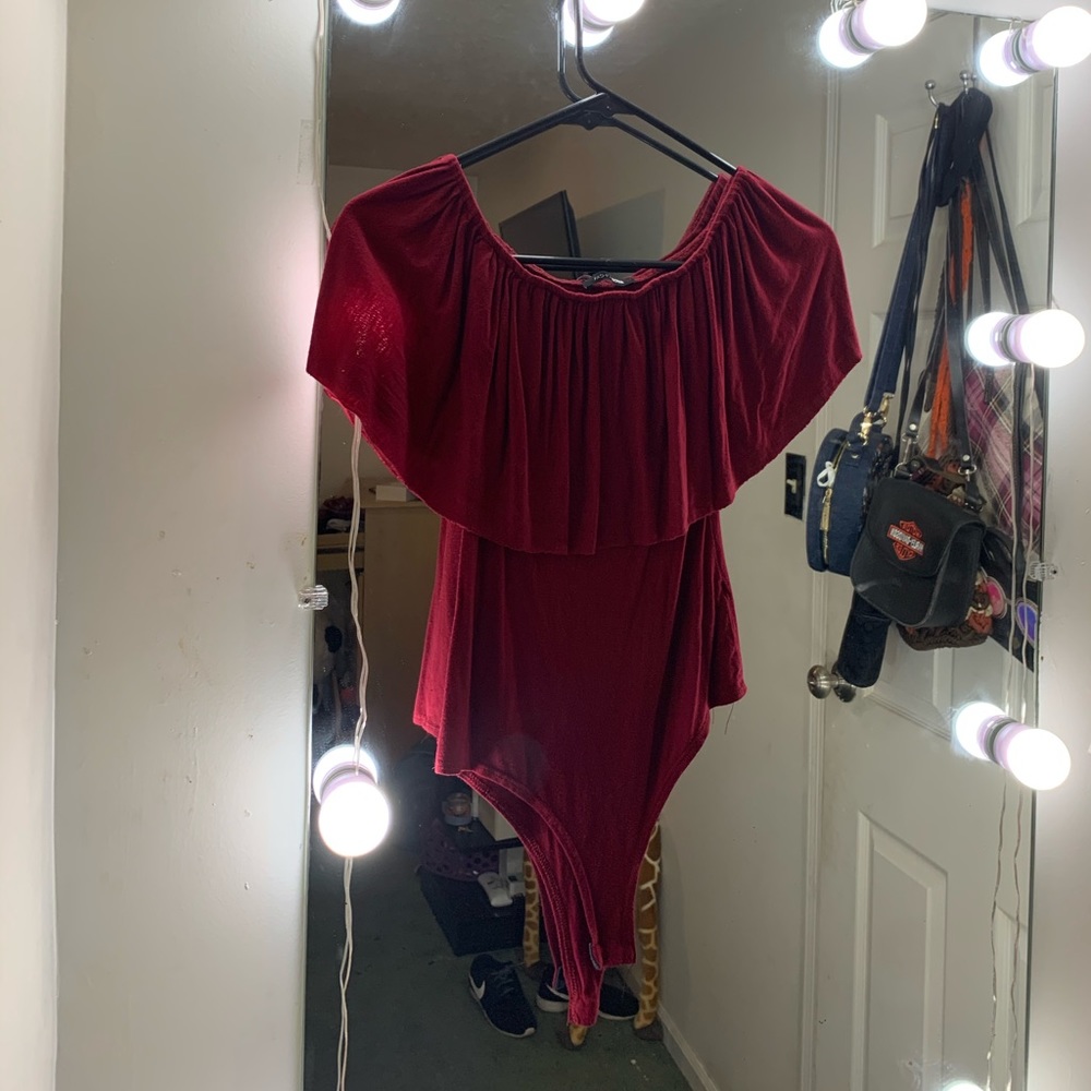 Fashion nova bodysuit (maroon)